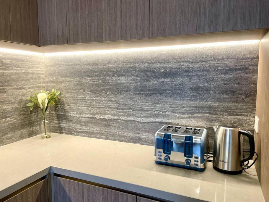 Luxury Stunning Riverview 1 Bedroom Apt 479F Gold Coast Dış mekan fotoğraf